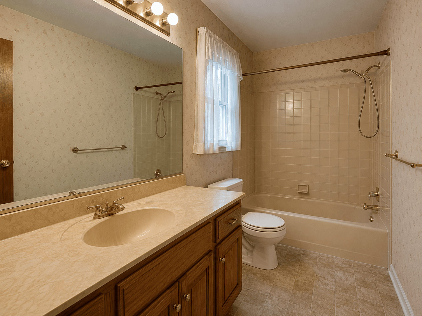 Bathroom before remodeling