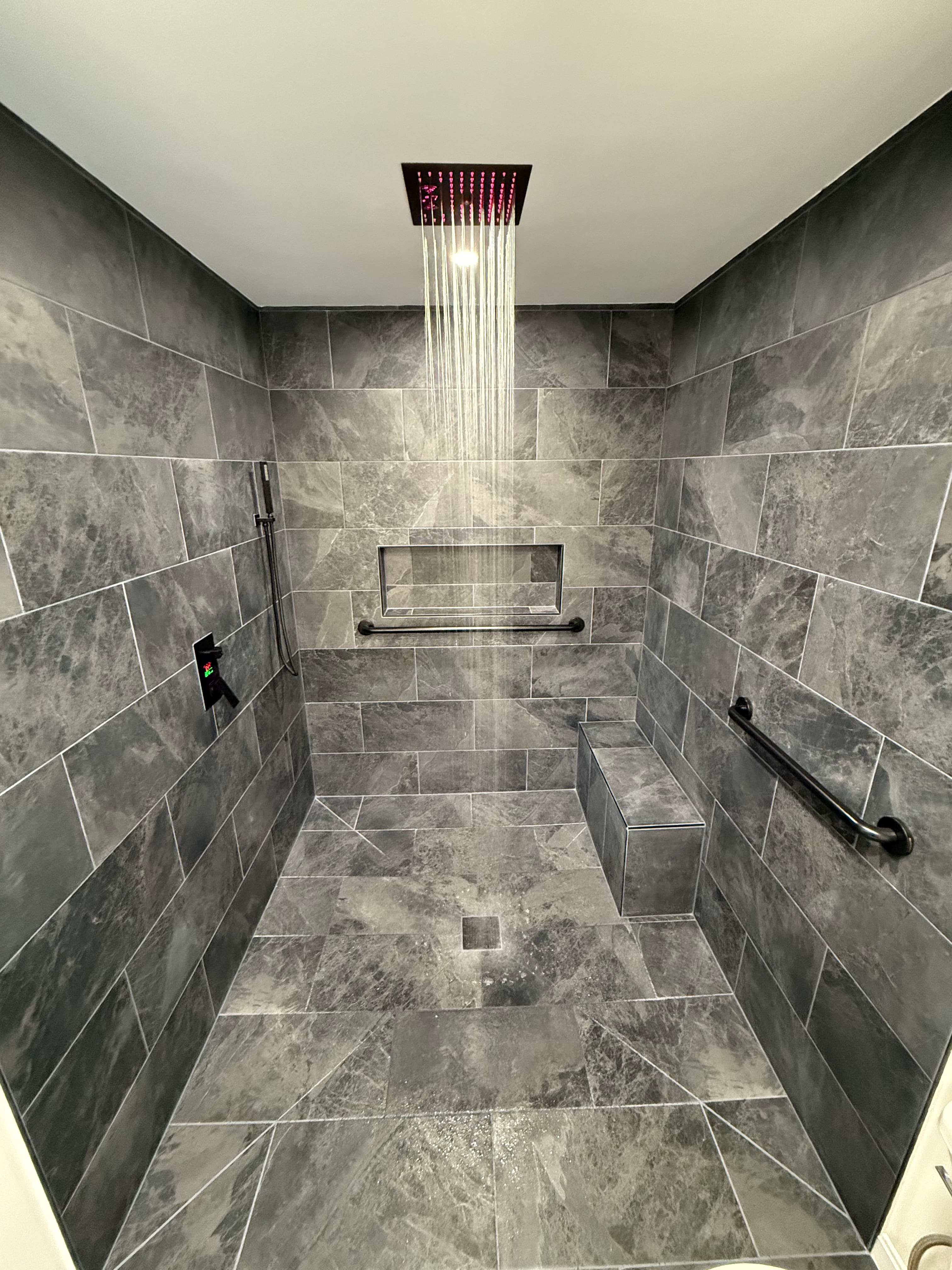 Luxury walk-in shower remodeling by HappyCasa